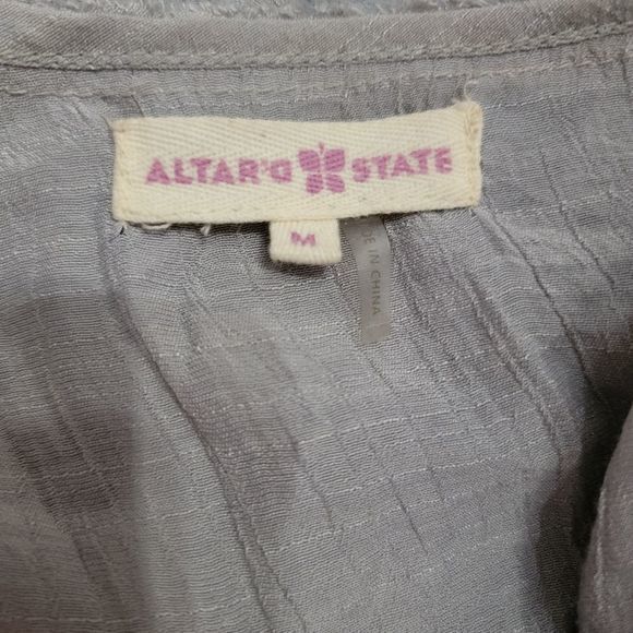 Alter'd State sleeveless Blouse grey blue ruffle bottom high low size medium - Picture 5 of 6